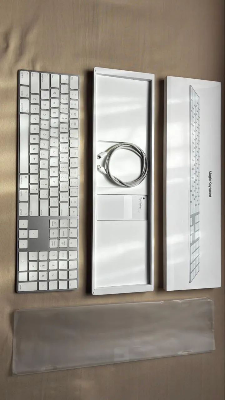Apple Magic Keyboard com Teclado Numérico - Space Gray - Caixa e Cabo Originais - Foto 2