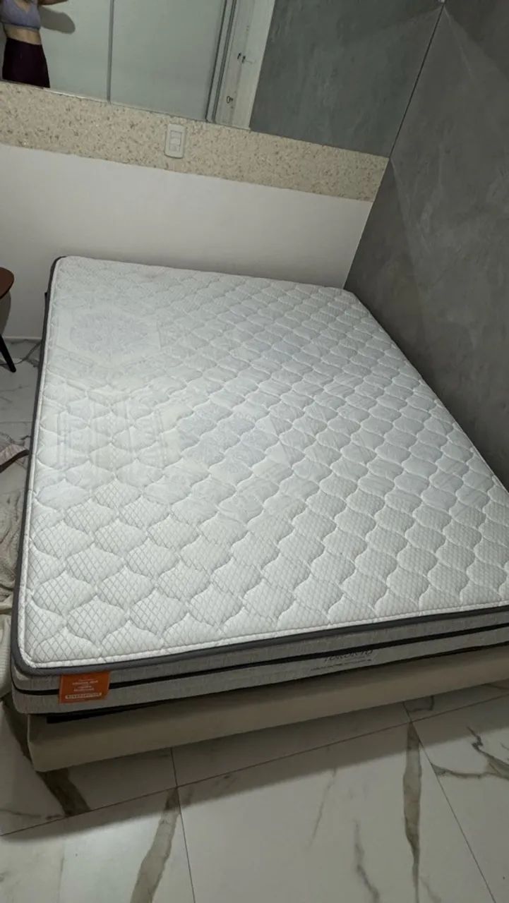 Cama box com Colchão Queen 