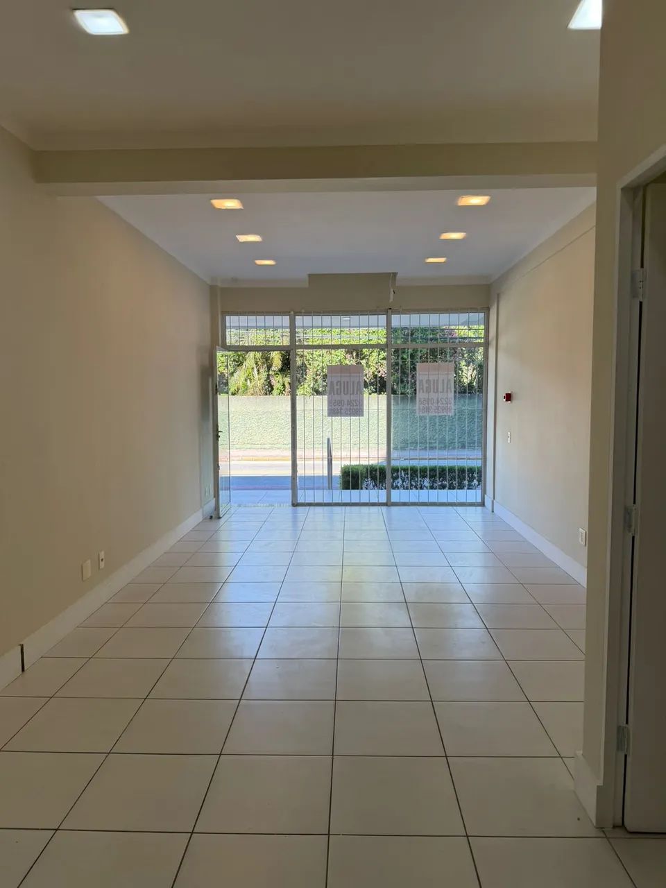 Loja duplex na rua principal do Abraão, parte térrea com bwc e com AP: 41,19 m², mezanino  - Foto 4