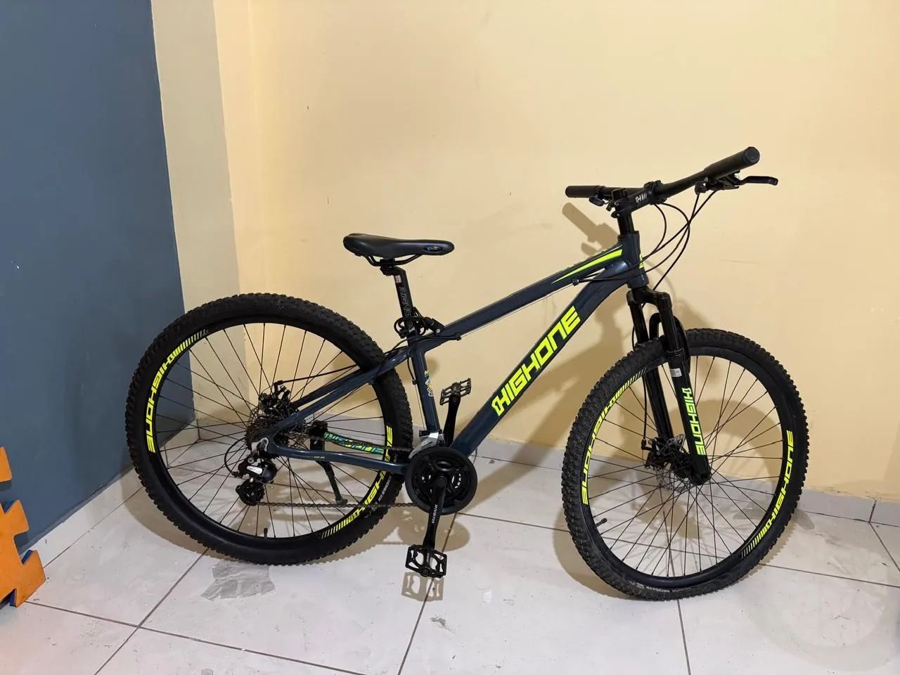 Vendo 2 bikes. Aro 26 é Aro 29 - Foto 3