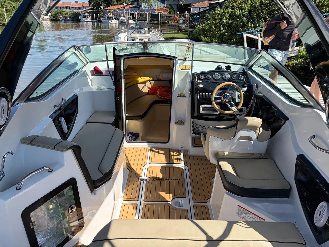 Lancha Focker 242 GTC Black Series - Revisões em dia - Pronta para navegar!  - Foto 8