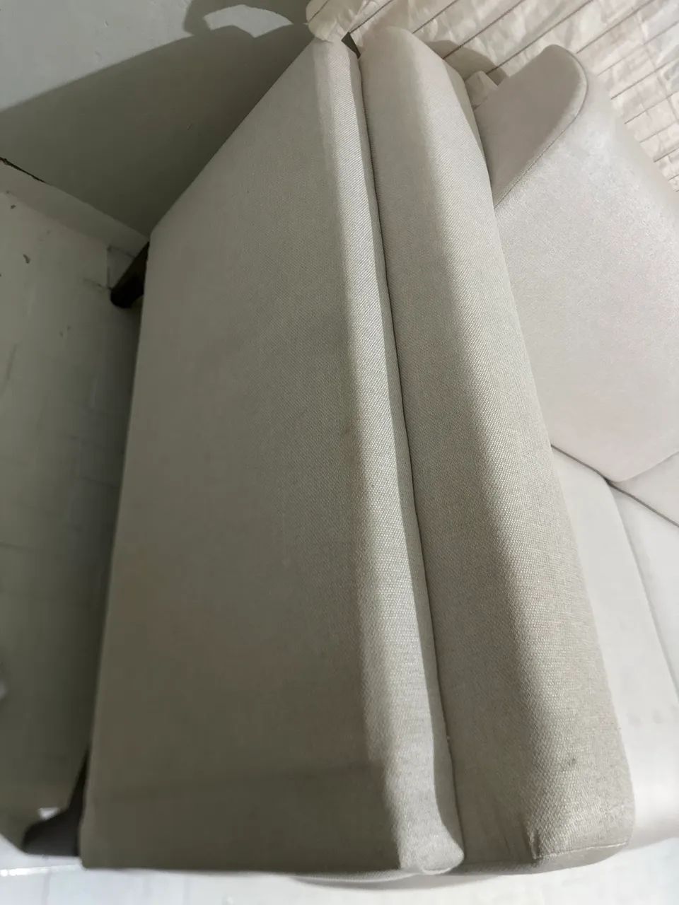 Sofá três lugares em linho - Foto 2