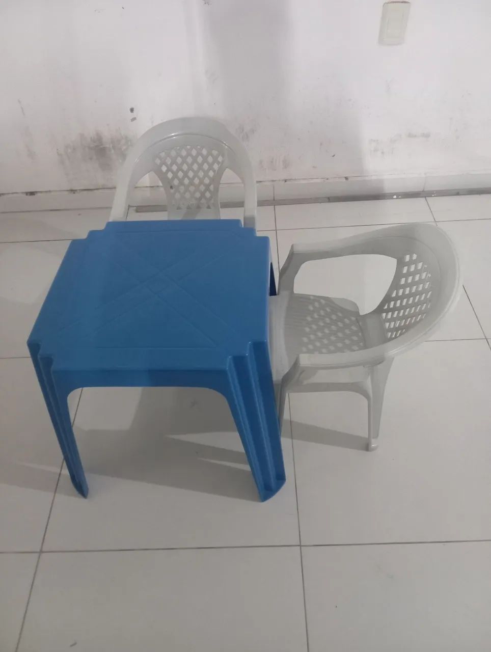 Kit de mesa com cadeira 