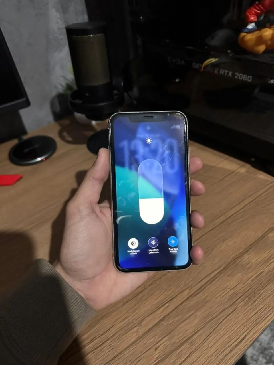 iPhone 11 Branco + Carregador - Foto 2
