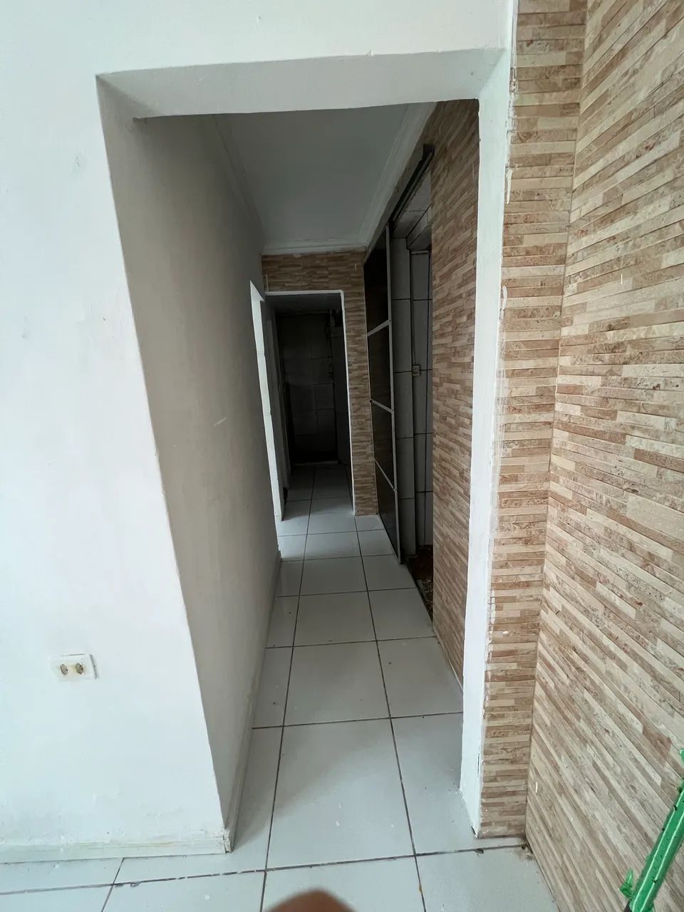 Alugo casa com 2 quartos no Pina 
