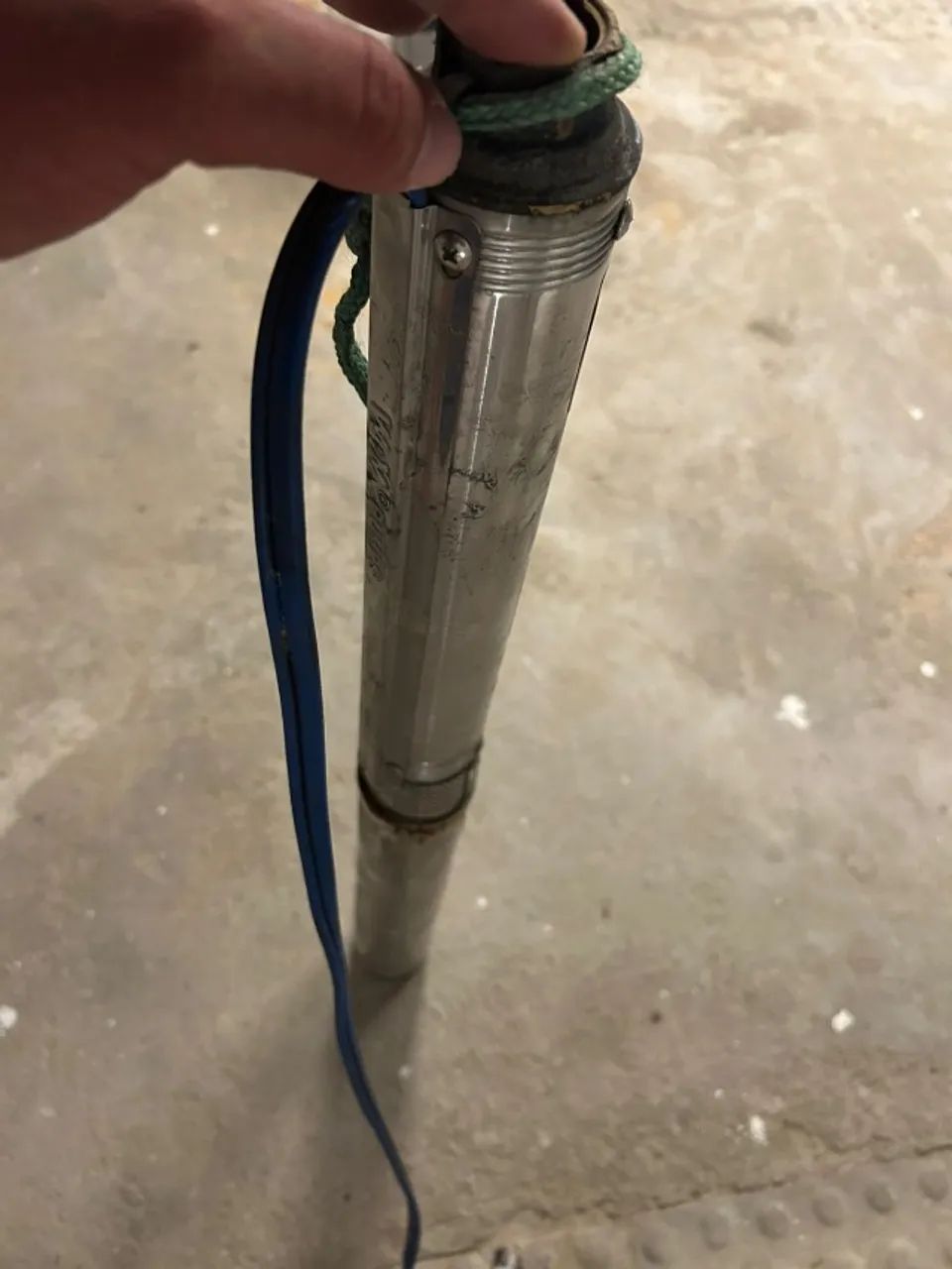 Stick-type suction pump.64985881278083122