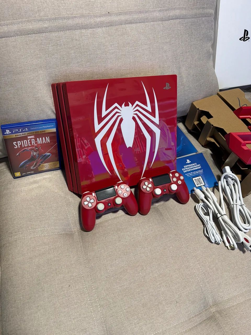 Ps4 pro spaidermam com 2 controles 