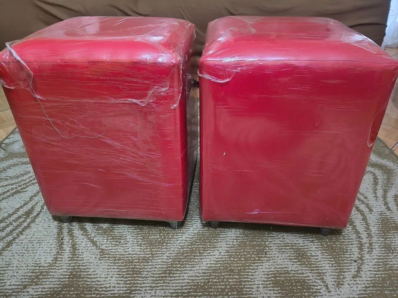 Dois puffs vermelho  - Foto 4