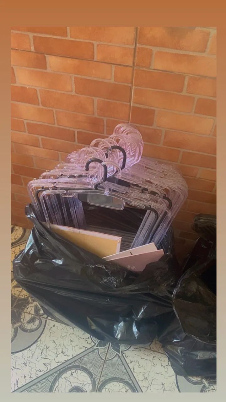 Vendo araras maniquim  e cabides   - Foto 5