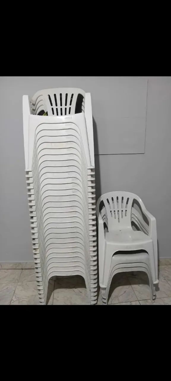  Cadeiras de plástico brancas  - Foto 2
