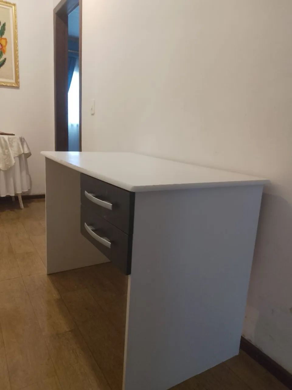 Vendo escrivaninha usada em bom estado. - Foto 2