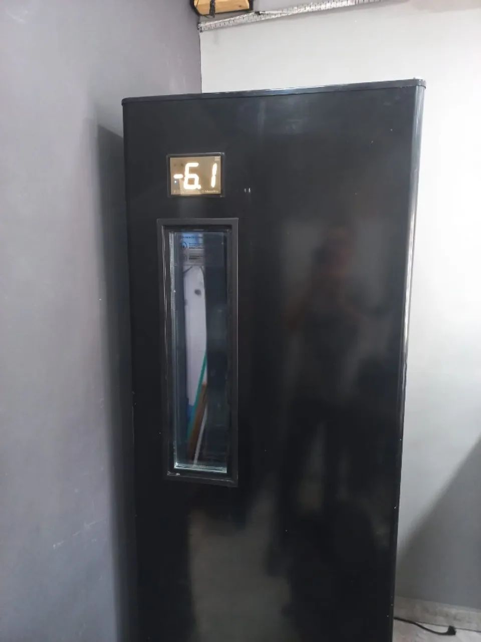 Cervejeira Metal Frio 220v optma all black 584L