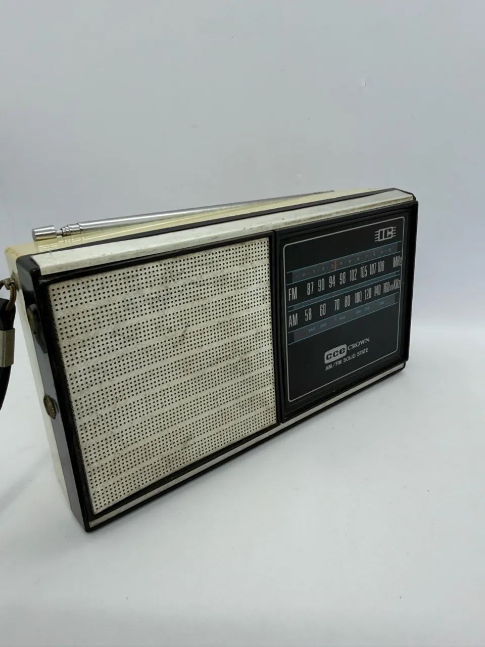 Rádio Vintage CCE Crown TR-330F AM/FM Solid State - Funcionando - Foto 3
