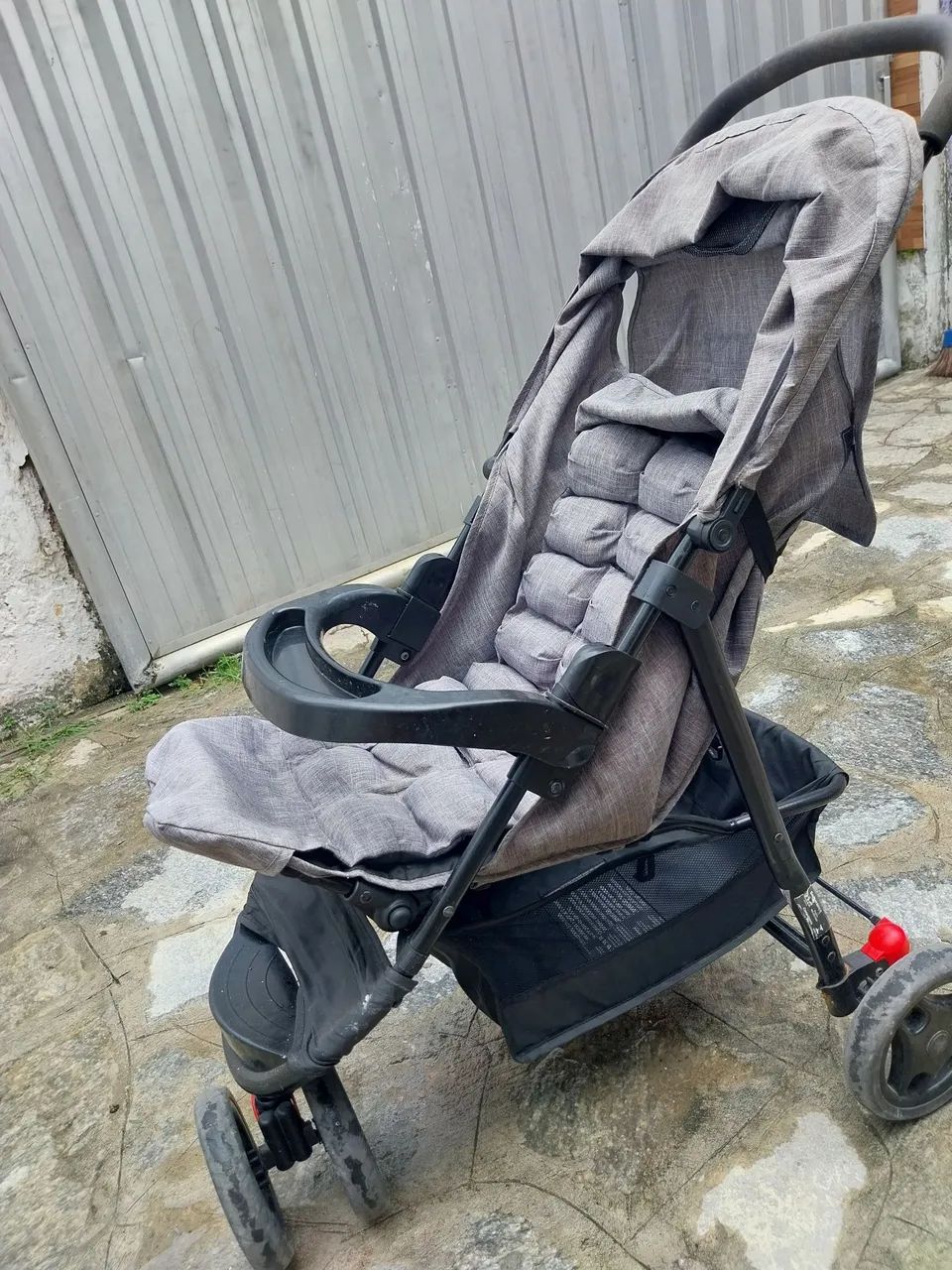 Carrinho de bebê cinza - Foto 2