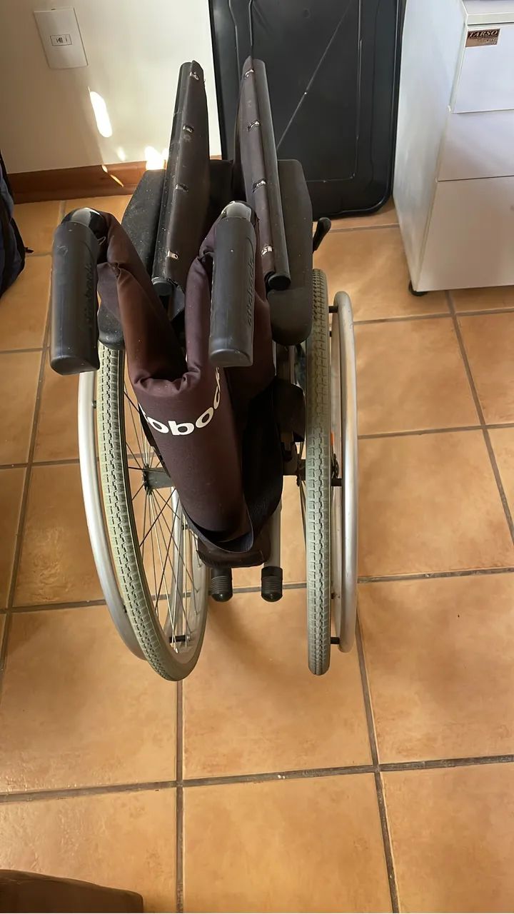 Cadeira de rodas - Foto 4