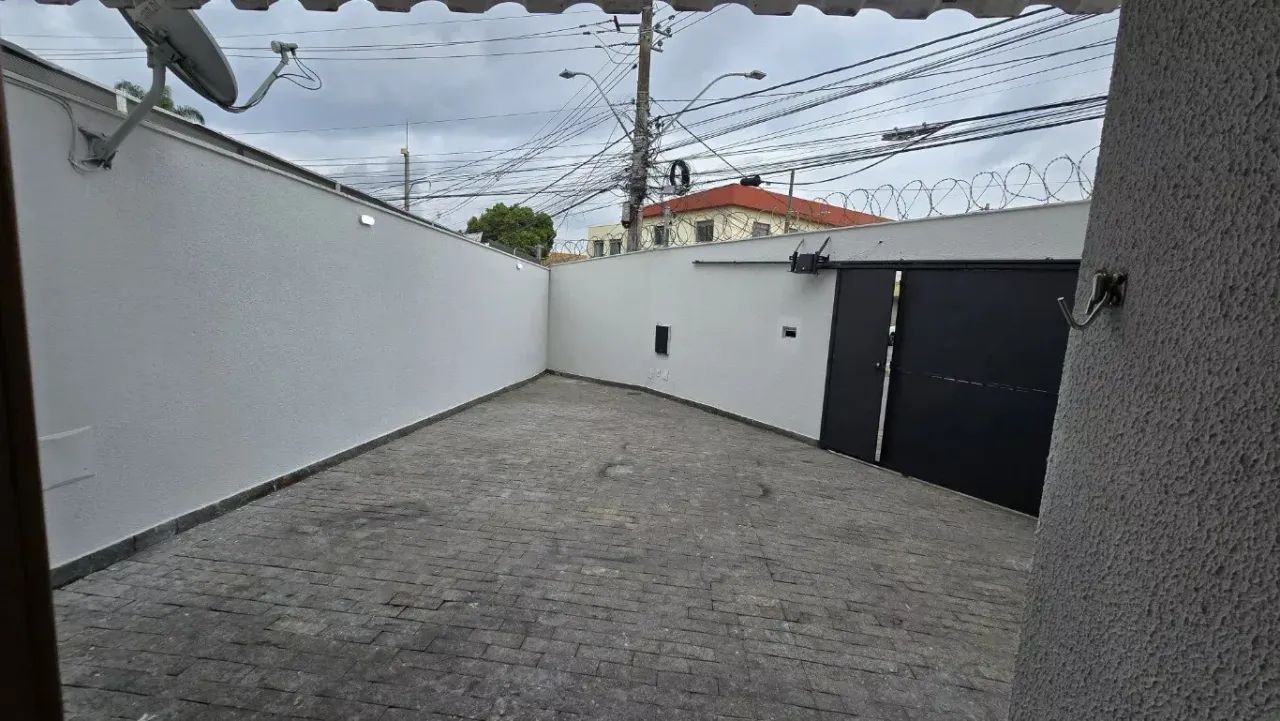 Casa Duplex com 2 Quartos, Área Gourmet e 2 Vagas no Santa Branca