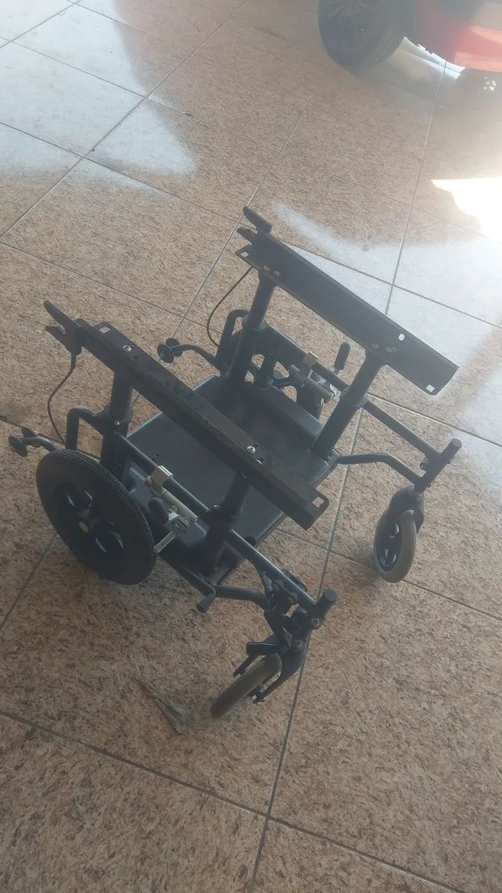 Cadeira de rodas versátil  - Foto 2