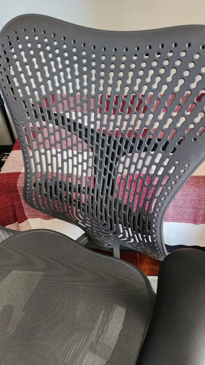 Cadeira Herman Miller Mirra 2 - Foto 4