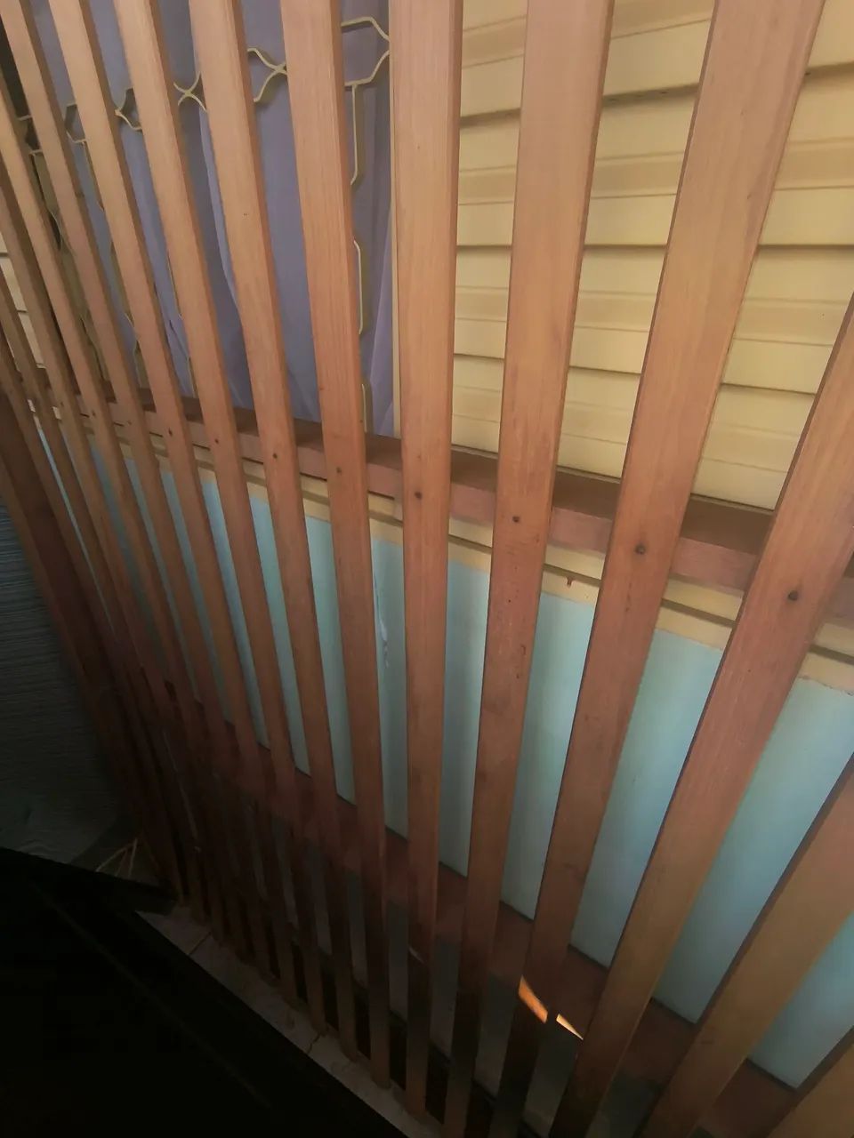 Cama de madeira maciça e colchão  - Foto 5