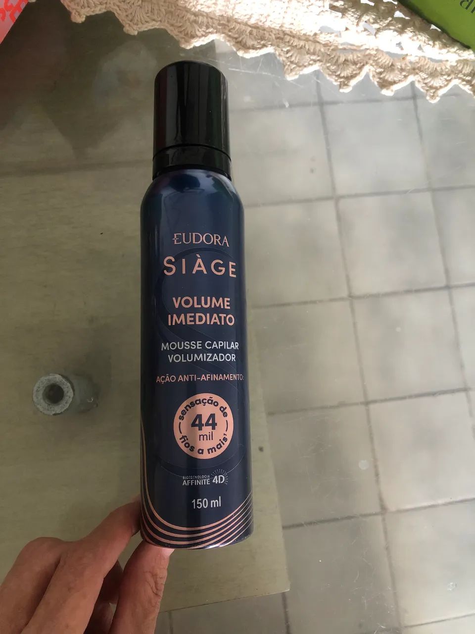Mousse para cabelos .