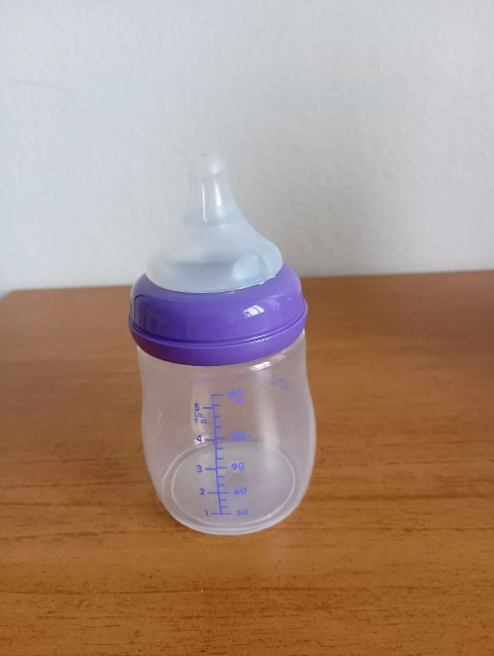 Mamadeira Lansinoh 160ml Biberón Anticólica Com Bico Branco - Foto 2
