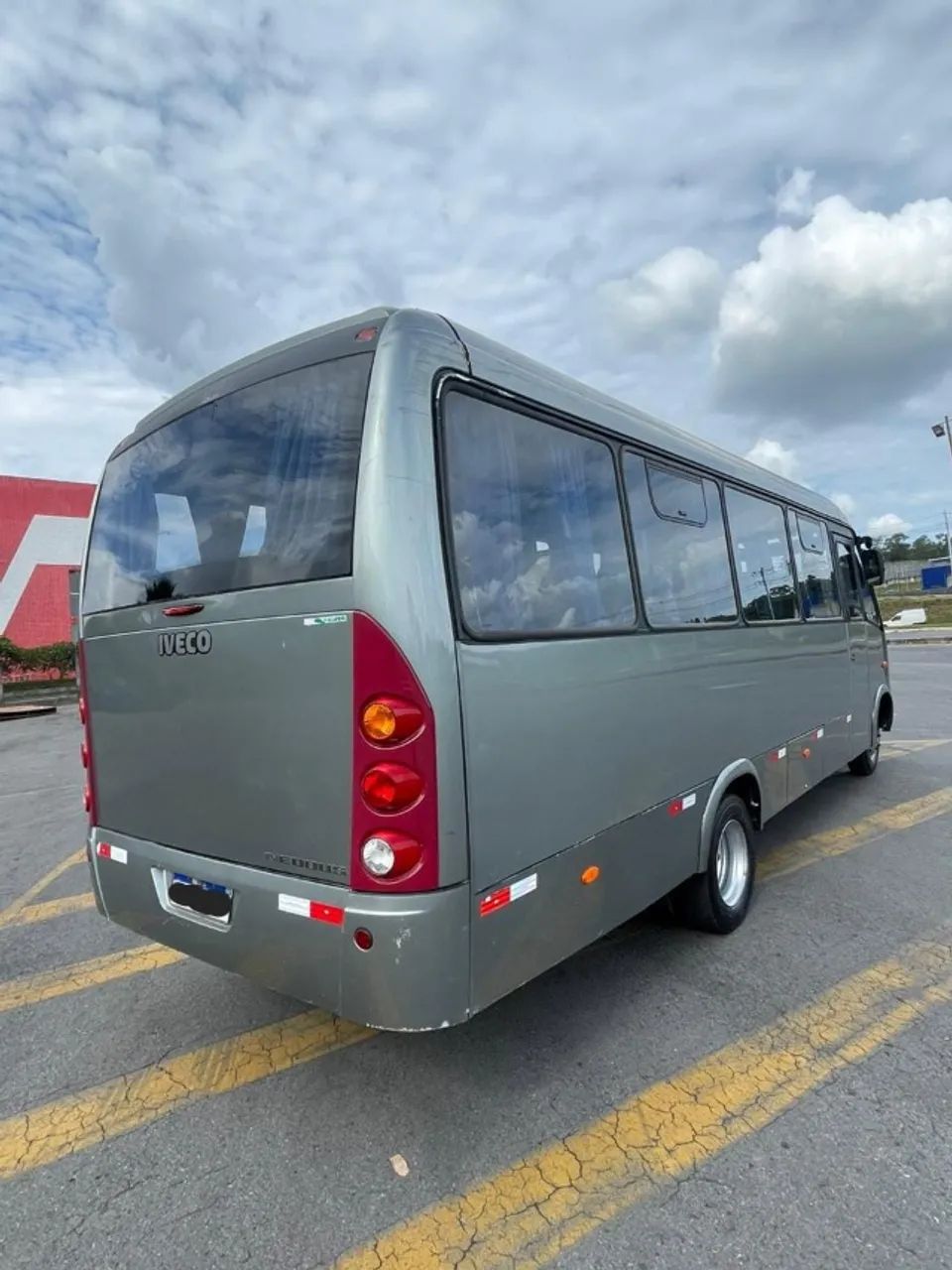 Micro-ônibus Iveco 70C17 CityClass 2013/2014 - R$ 135.000 - Foto 2