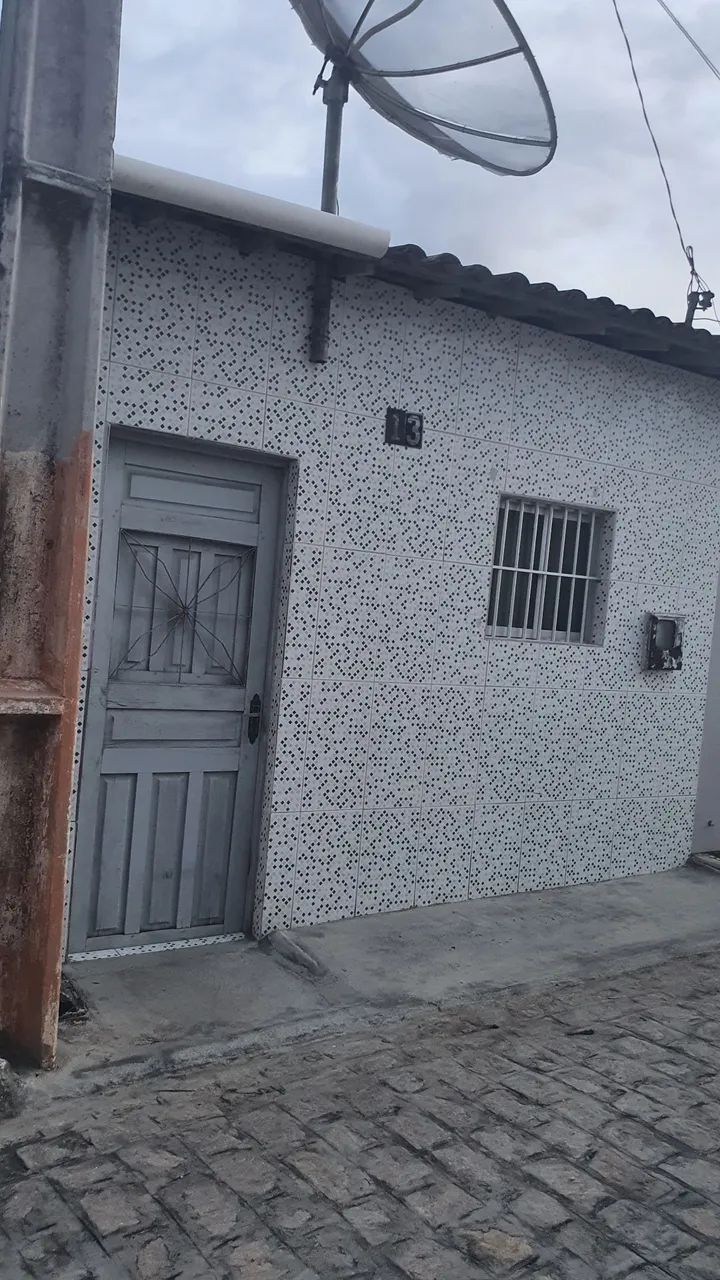 Vendo casa de dois quartos, na Vila em Queimadas-PB 