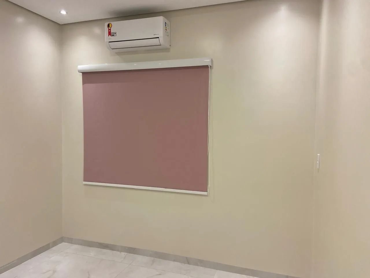 Persiana Com Sofisticação e Praticidade:  que Transformam Ambientes. - Foto 4