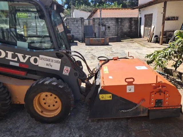 Vassoura recolhedora para mini carregadeira  - Foto 3