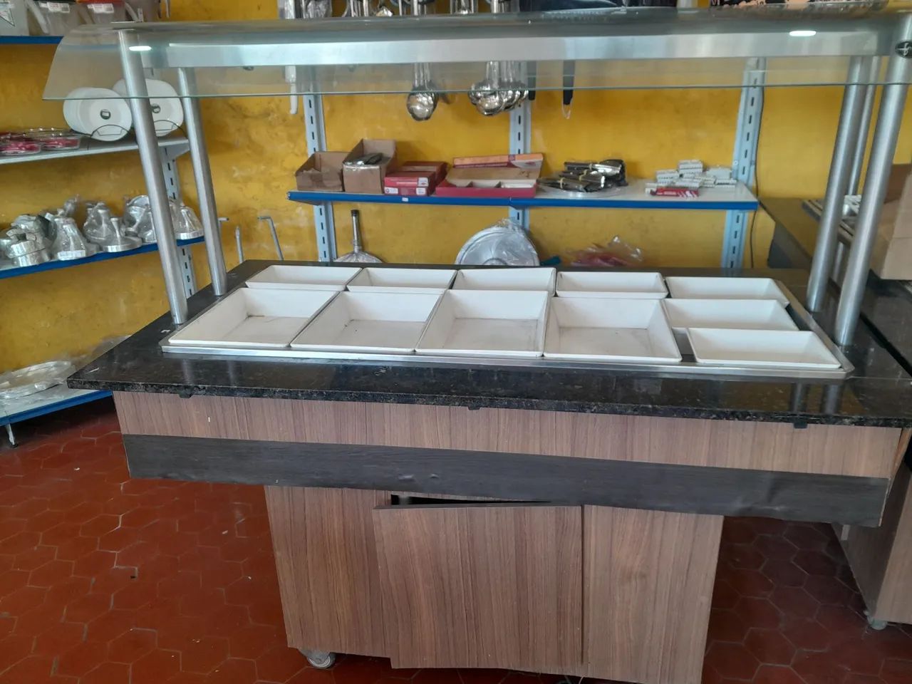 Carrinho Refrigerado c/ 11 cubas semi novo