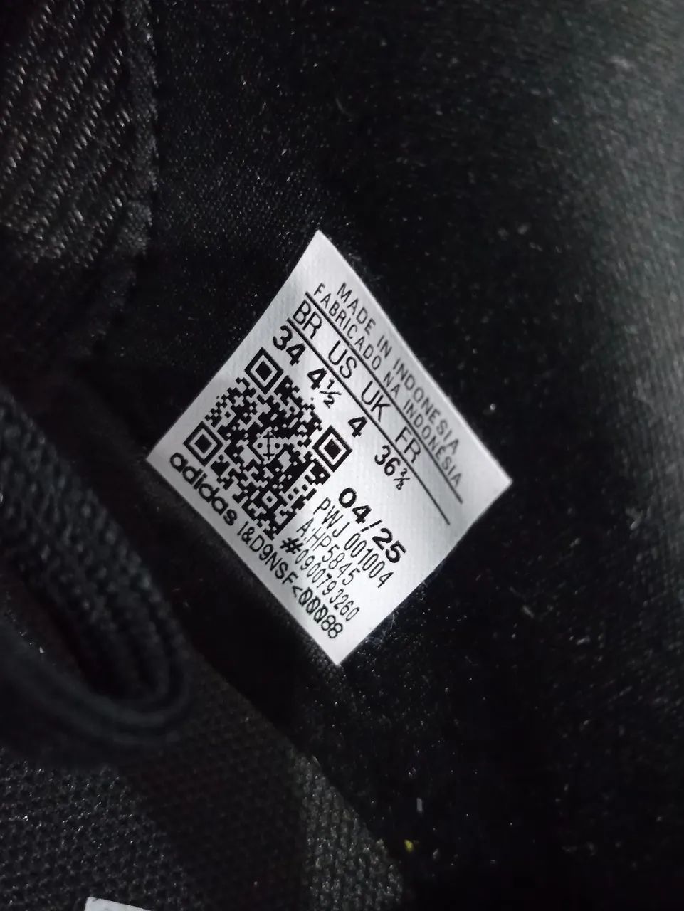 Tênis Adidas tamanho 34 original com etiqueta, na caixa