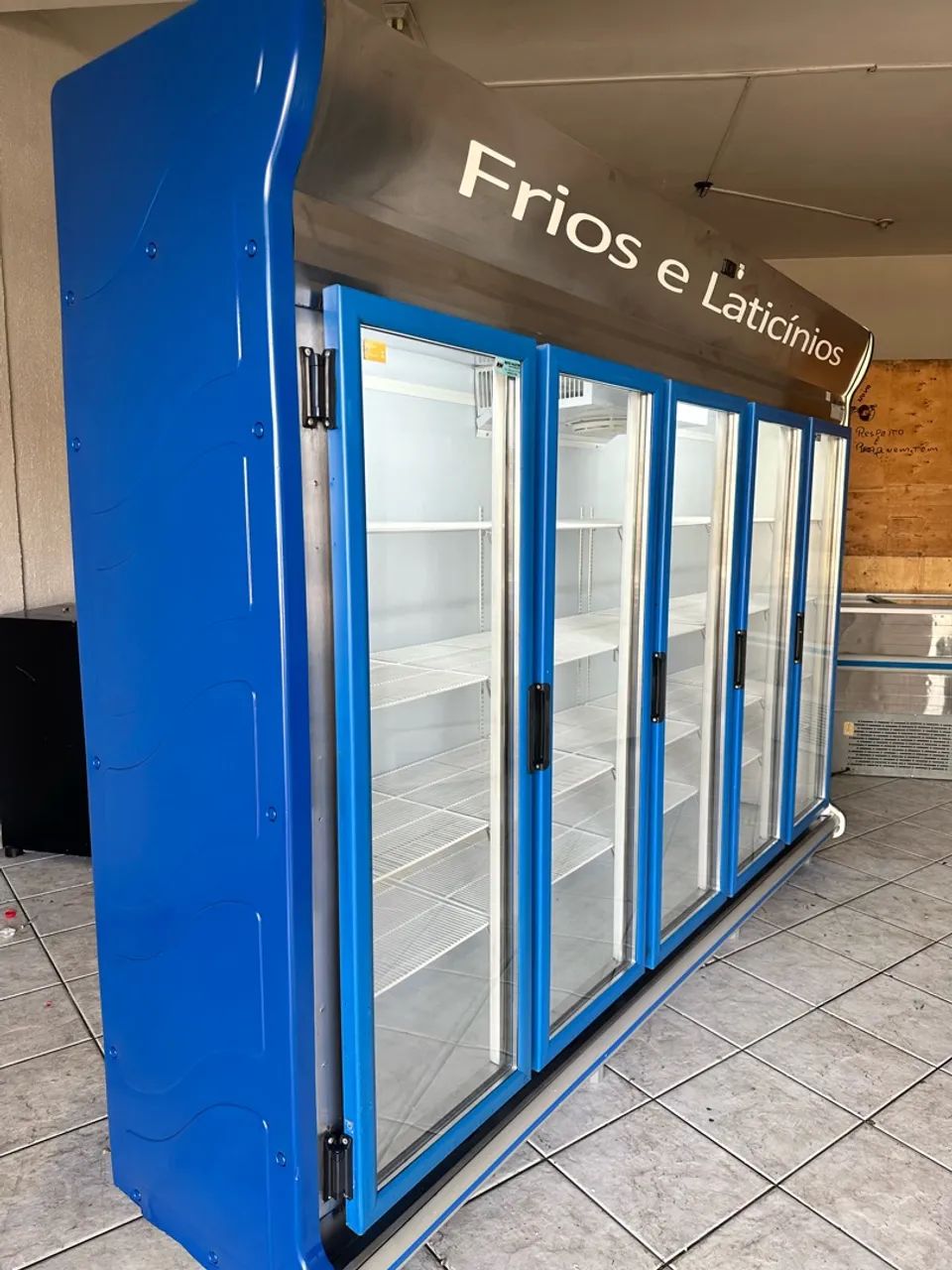 Expositor de frios e laticínios Refrimate