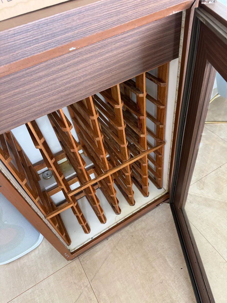 Adega de vinhos refrigerada de Madeira. Artesanal - Foto 3