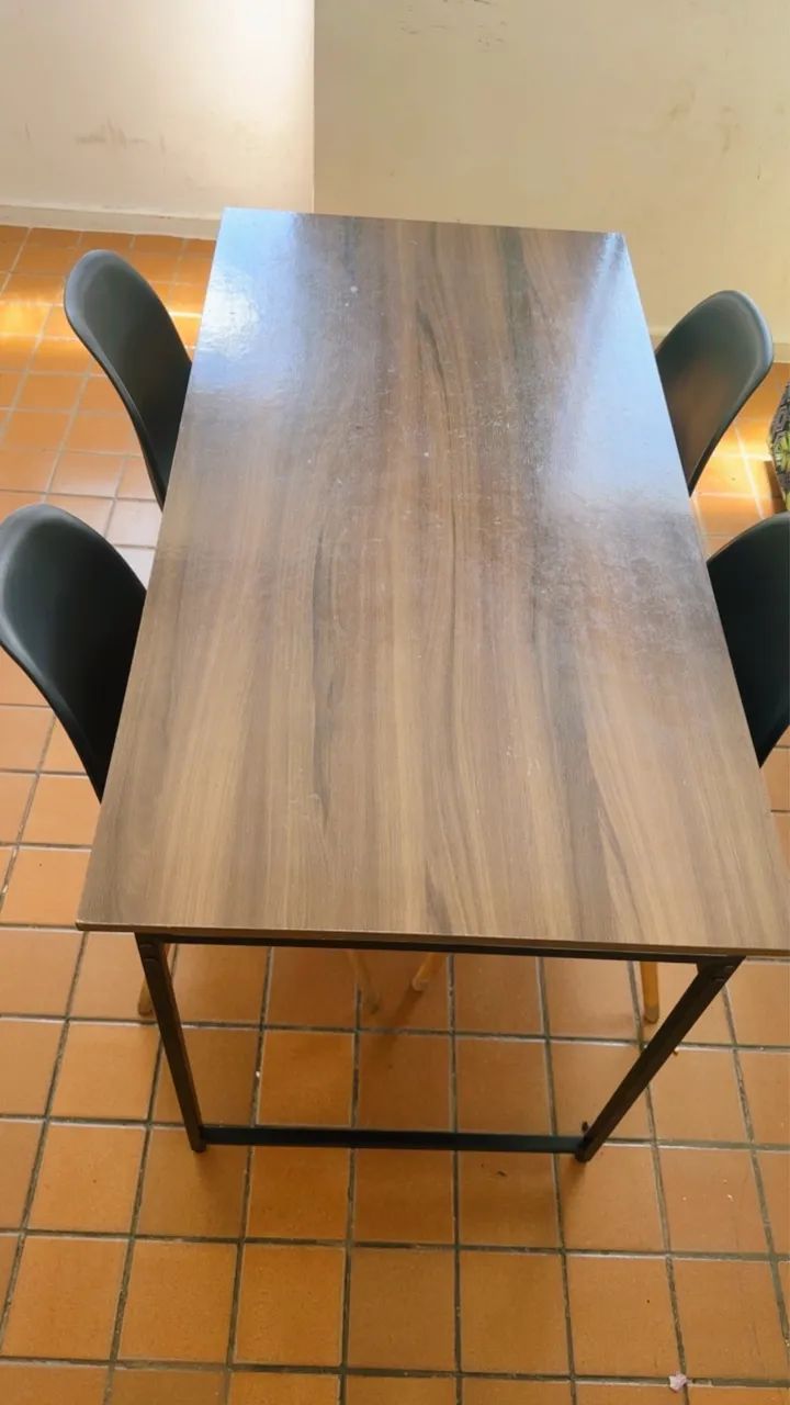 Mesa com quatro cadeiras - Foto 3