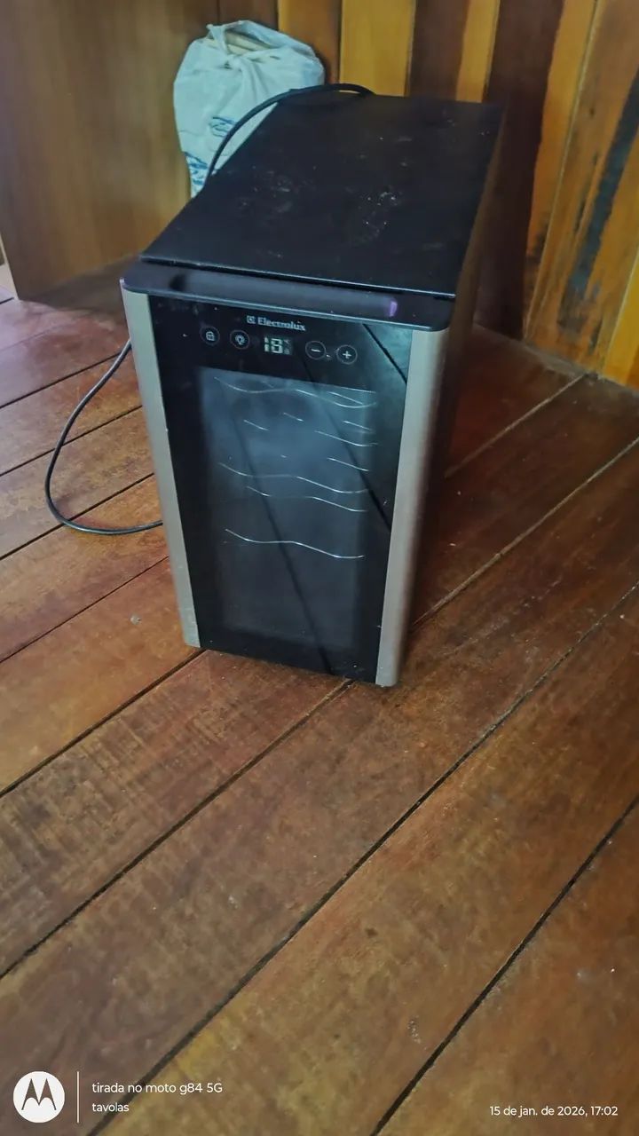 Adega para 8 garrafas