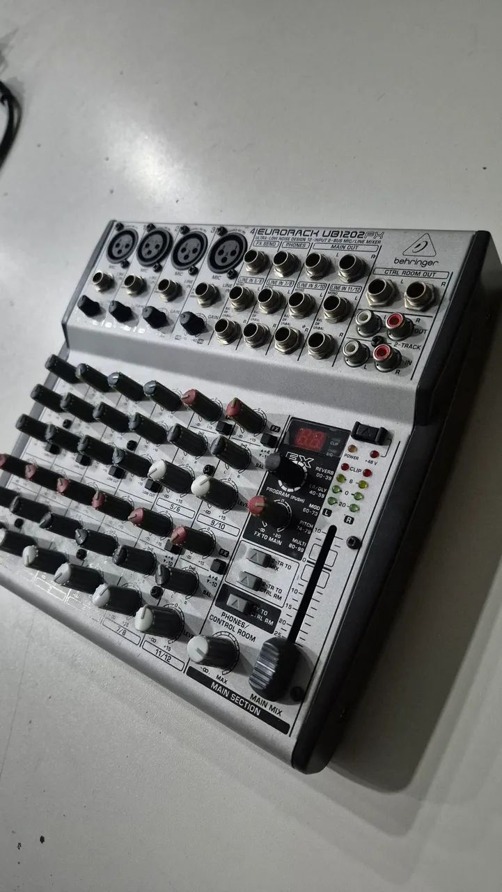 Mesa de som behringer eurorack ub1202 fx - Foto 2
