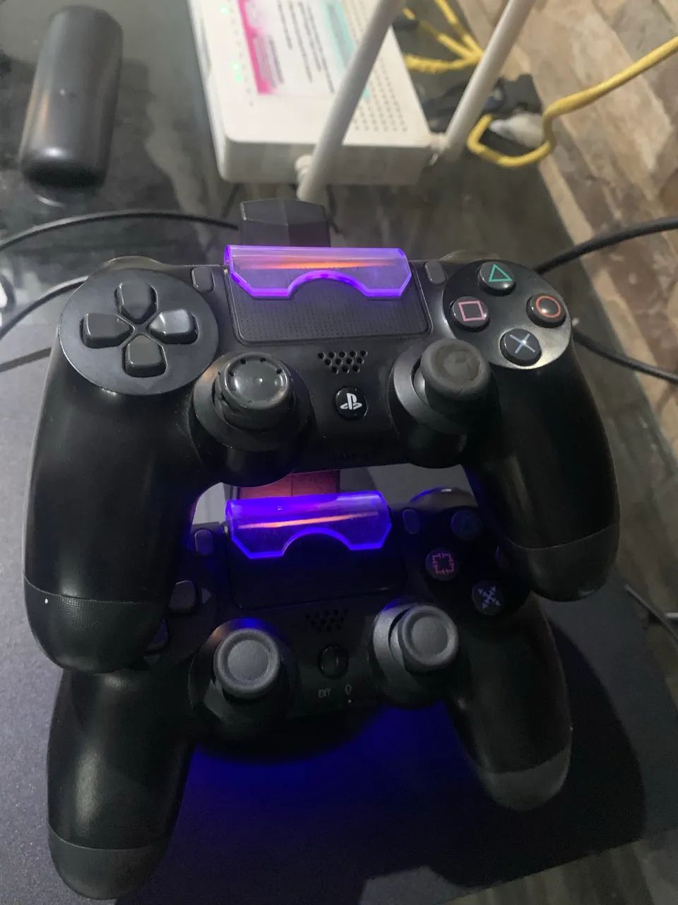PS4 slim EM PERFEITO ESTADO VAI COM ACESSÓRIOS  - Foto 4