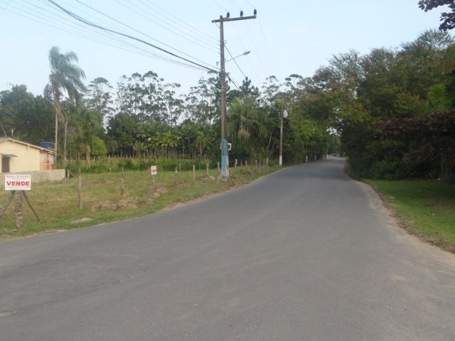 Lindo terreno de esquina, perto da lagoa, amplo, frente asfaltada - Foto 5