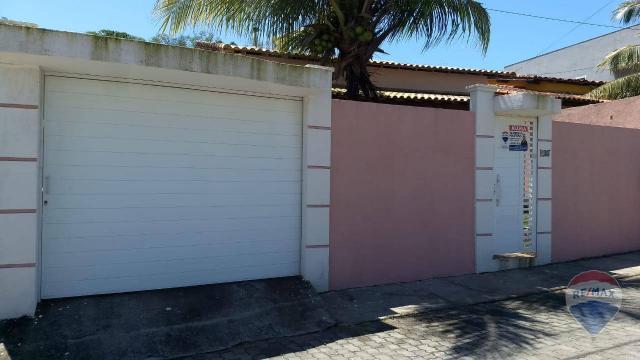 Linda casa com piscina para locação dentro de condomínio