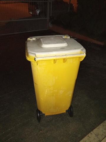 Lixeira plástica 240 litros