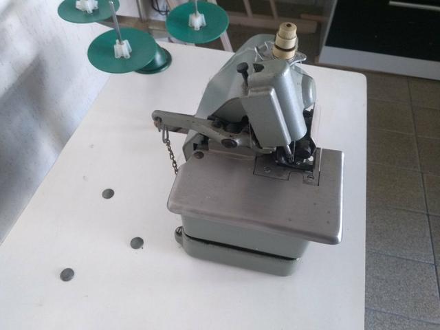 Vendo makina costura overlok perfeito estado de conservação e funcionamento - Foto 2