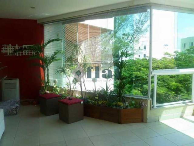 Apartamento à venda com 3 dormitórios cod:FLAP30171