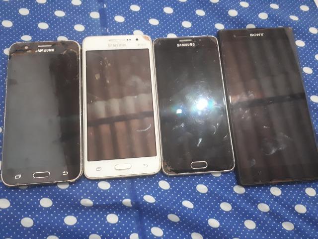 Três celulares com a tela queimada