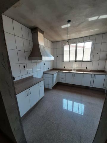 Casa e terreno (lote) com 5 quartos, 3 suítes, ótima localização, aquecimento solar - Foto 4