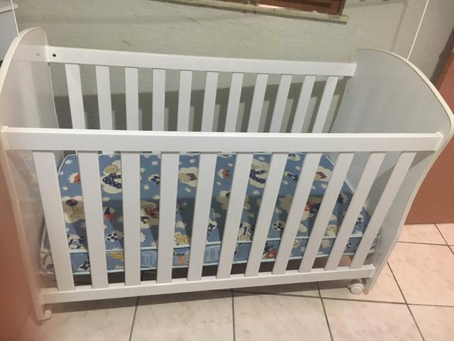 Berço e cadeira de balanço