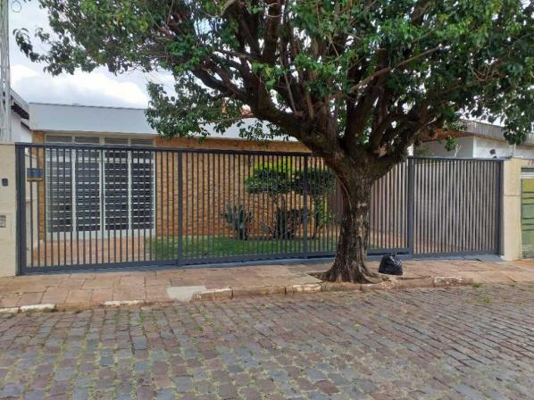 Casas de 3 dormitório(s) no Centro em Araraquara cod: 3078