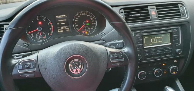 VW Jetta 2013/13 - com teto solar - impecável! - Foto 12