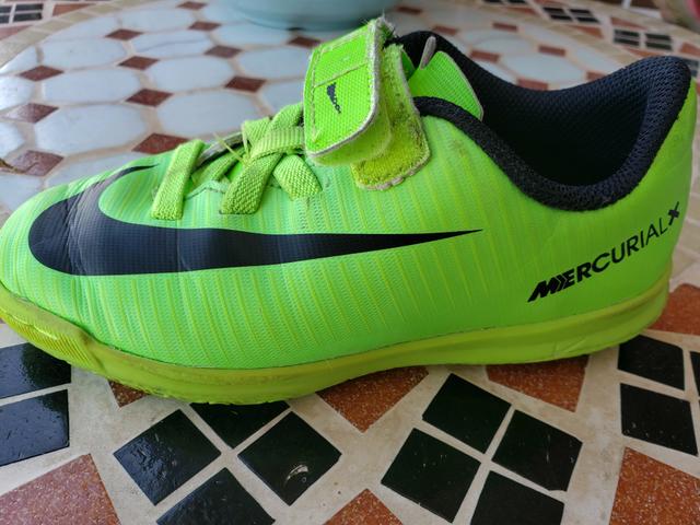 Chuteira Nike infantil sem cadarço