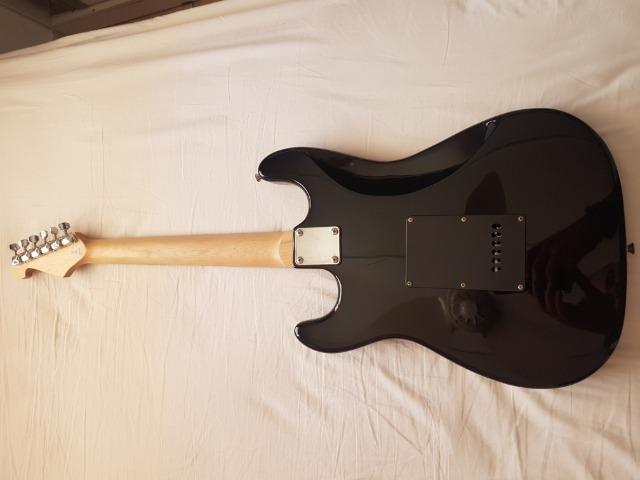 Guitarra Shelter California BK em perfeito estado - Foto 2