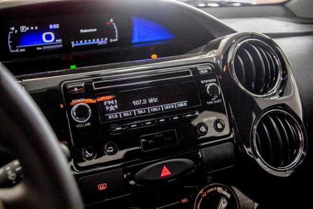 TOYOTA ETIOS HATCH X PLUS 15 AT 19/20 - Foto 12